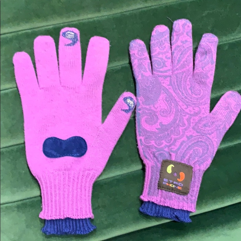 ETRO gloves with Bluetooth speaker and microphone